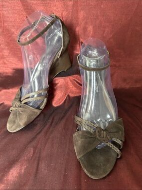 Casual Corner Italy Suede Wedge Heels Ankle Strap sz 9 ✨🖤